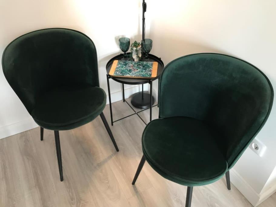 Near Park Only 5 Minutes Walk , Where Find The World Famous Szechenyi Thermal Bath Spa, Capital Circus , Museums The Is Modern And Newly Renovated ,in A Quiet And Peaceful Oasis With Ac ,smart Tv, High Speed Internet