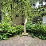Near City Park Only 5 Minutes Walk , Where You Can Find The World Famous Szechenyi Thermal Bath Spa, Capital Circus , Museums The Apartment Is Modern And Newly Renovated ,In A Quiet And Peaceful Green Oasis With Ac ,Smart Tv, High Speed Internet