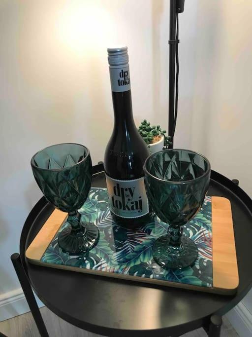 Near Park Only 5 Minutes Walk , Where Find The World Famous Szechenyi Thermal Bath Spa, Capital Circus , Museums The Is Modern And Newly Renovated ,in A Quiet And Peaceful Oasis With Ac ,smart Tv, High Speed Internet Budapest