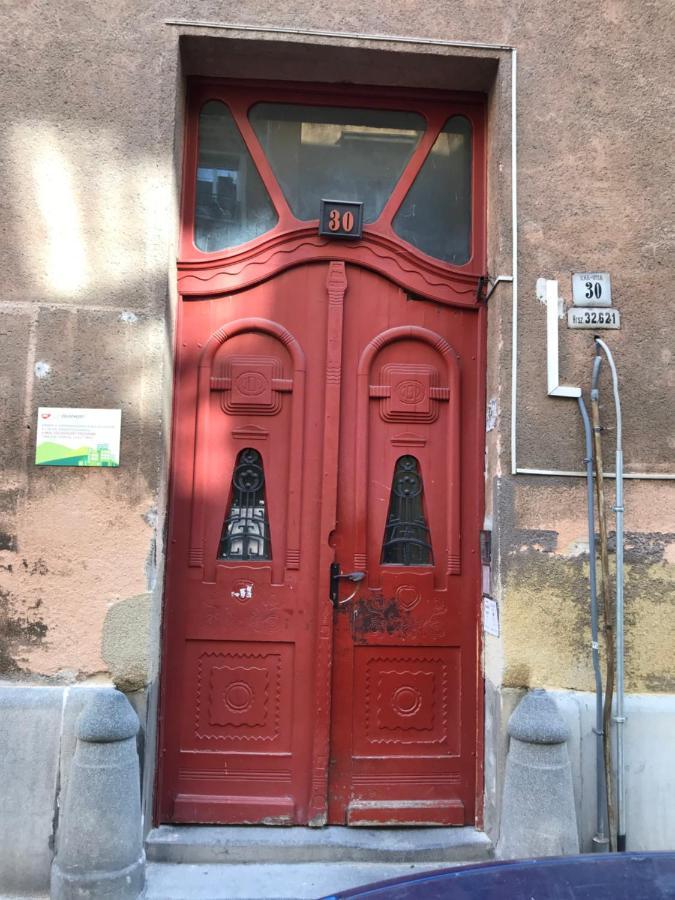 Apartamento Near Park Only 5 Minutes Walk , Where Find The World Famous Szechenyi Thermal Bath Spa, Capital Circus , Museums The Is Modern And Newly Renovated ,in A Quiet And Peaceful Oasis With Ac ,smart Tv, High Speed Internet *