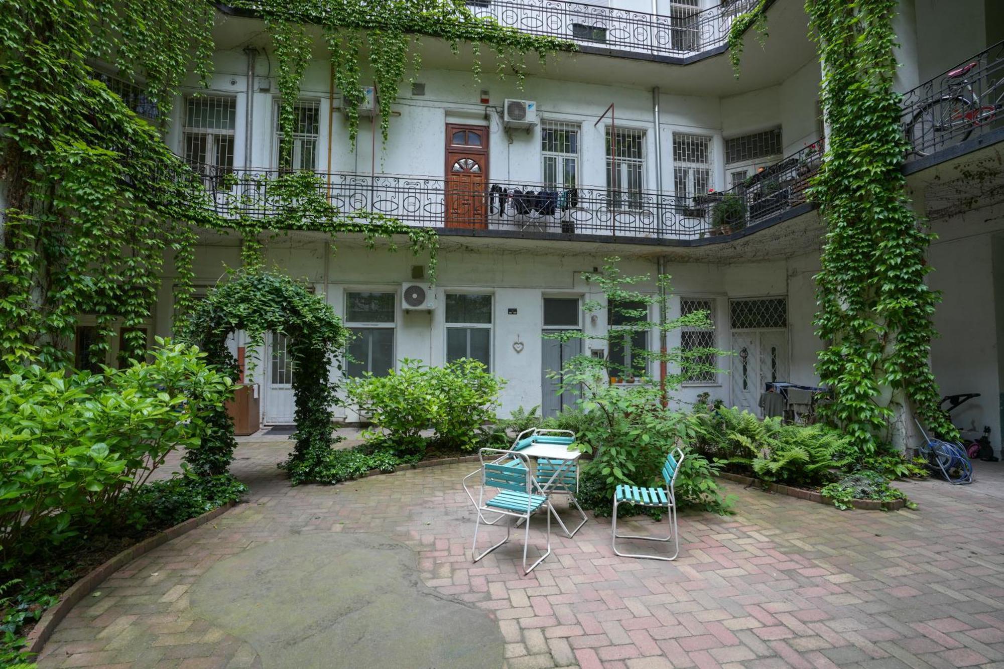 Park Oasis: Modern Near Szechenyi Bath